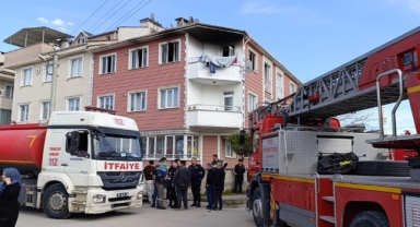 İnegöl'de 3 katlı binada yangın!