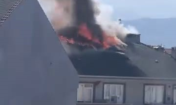 İnegöl'de bir apartmanın çatısı alev alev yandı