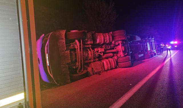 İnegöl'de kontrolden çıkan tır devrildi sürücü yara almadı