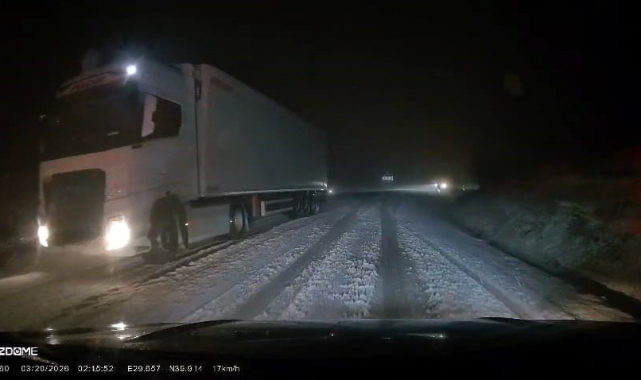 İnegöl-Domaniç karayolunda kar yağışı etkili oldu