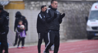 İnegölspor hocasıyla yolları ayırdı