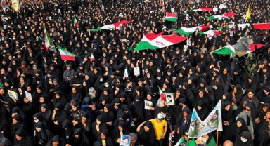 İran'daki okul saldırısında ölenler için cenaze töreni