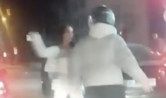 Kadın sürücüden tekmeli tokatlı saldırı!