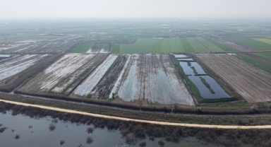 Karacabey'de yeni sezon ekimleri için suların çekilmesini bekliyor