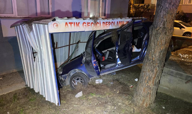 Kontrolden çıkan araç apartmanın bahçesine savruldu