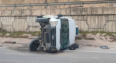  Kontrolden çıkan minibüs takla attı: 1 yaralı