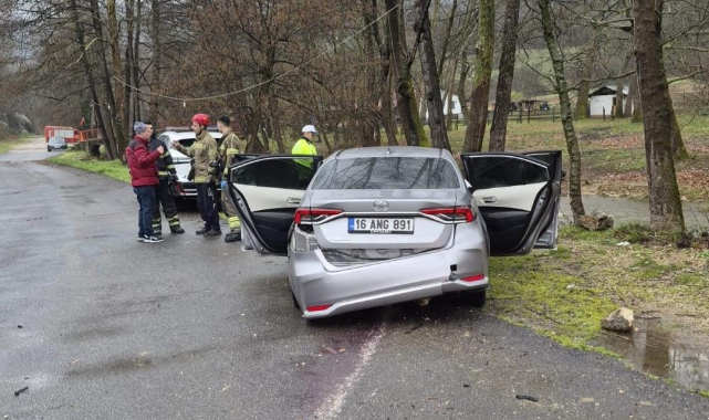 Kontrolden çıkan otomobil alt yola uçtu: 3 yaralı