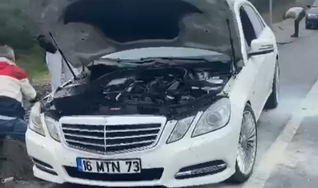 Lüks otomobil küle dönmeden söndürüldü