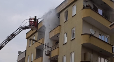Ocakta unutulan yemek yangın çıkardı