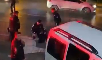 Silahla alıkoyduğu kadına kurşun yağdırdı