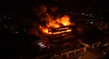 Trabzon’da fındık fabrikasındaki yangına müdahale devam ediyor