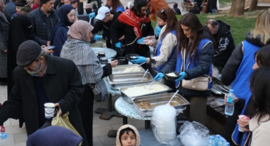 Ulucami bahçesinde iftar'a yoğun ilgi