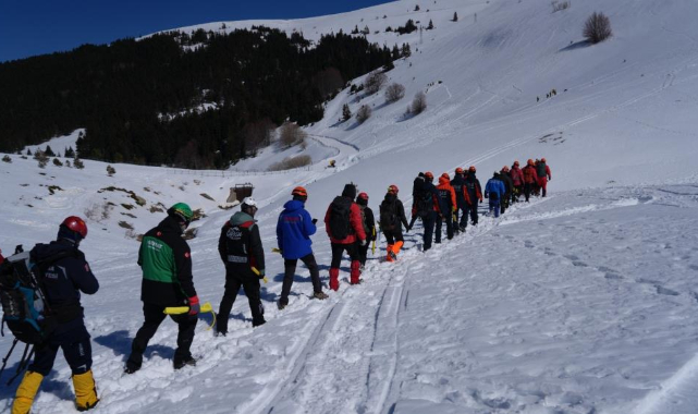 Uludağ'da çığ arama kurtarma tatbikatı gerçekleştirildi