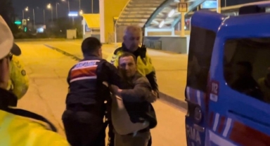 Alkollü yakalandı polise hakaretten gözaltına alındı