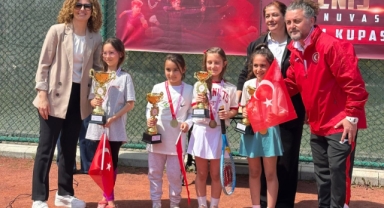 Bursa’da 23 Nisan Kupası minik raketlerin heyecanına sahne oldu