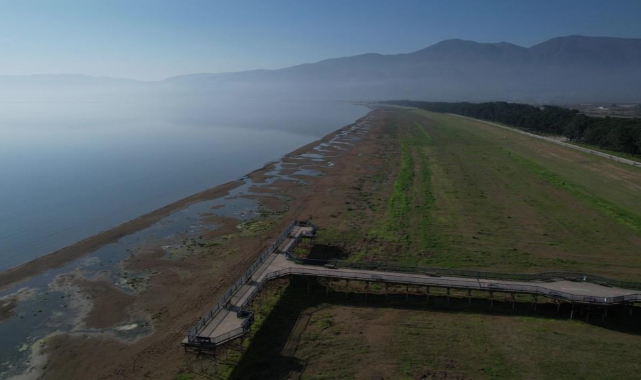 Bursa'da barajlar taşarken İznik Gölü alarm veriyor