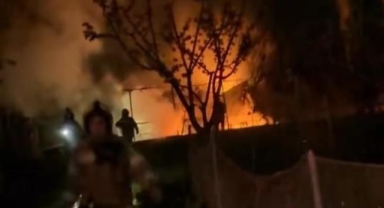 Bursa'da gece yarısı konteynır alevlere teslim oldu