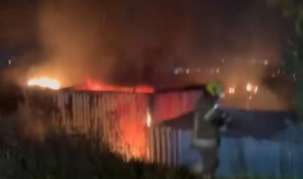 Bursa'da gece yarısı konteynır alevlere teslim oldu