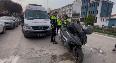 Bursa’da işçi servisine motosiklet çarptı: 2 yaralı