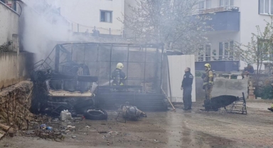 Depoda çıkan yangında tüp bomba gibi patladı
