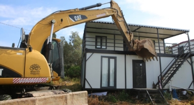Gölyazı'da kaçak yapılar tek tek yıkıldı