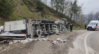 İnegöl'de su yüklü tır yamaca devrildi: 1 yaralı
