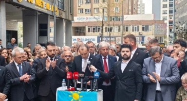 İYİ Parti Bursa’da yaprak dökümü