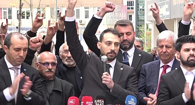 İYİ Parti Bursa'da yaprak dökümü