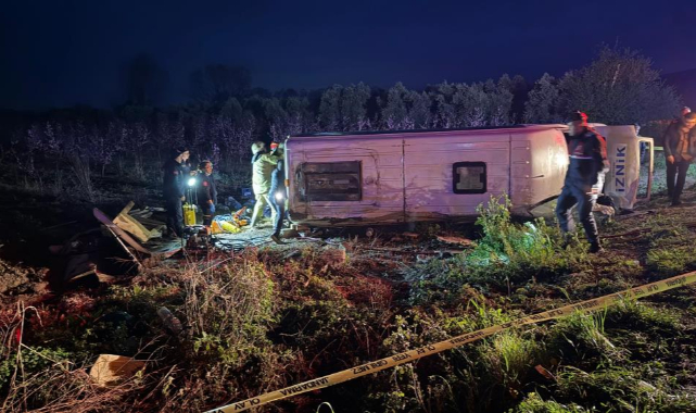 İznik'te yolcu minibüs'ü devrildi: 1 ölü, 12 yaralı