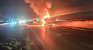 Karacabey’de seyir halindeki tır alevlere teslim oldu