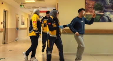 Kesim makinesinden fırlayan parça işçinin gözüne saplandı