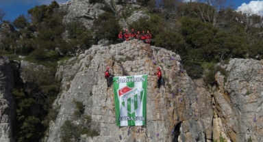 Kurtarma ekipleri, Bursaspor bayrağını zirvede dalgalandırdı