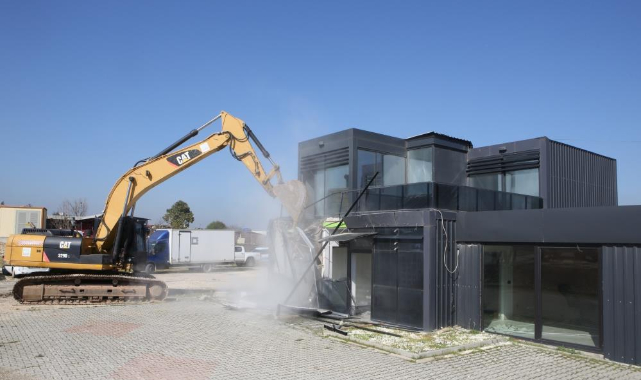 Nilüfer’de kaçak yapılar yıkıldı