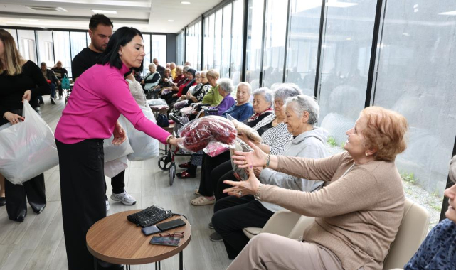 Nilüferli kadınlardan huzurevi sakinlerine gönül köprüsü