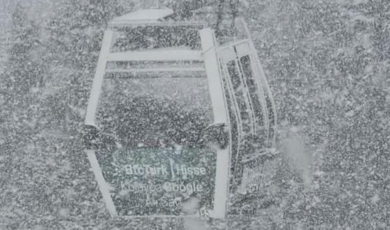 Nisan ayında Uludağ'da lapa lapa kar yağdı