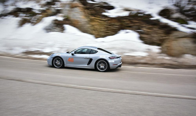 Otomobil tutkunları Uludağ'da buluştu