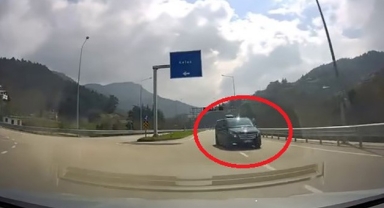Ters yönden gelen araç faciayı böyle teğet geçti