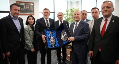 Ümit Özdağ Bursa'da bir dizi ziyaretlerde bulundu