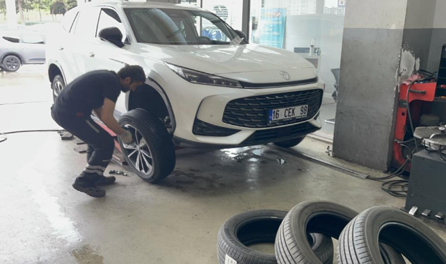 1 Mayıs’ta işçiler meydanda, lastikçiler tezgahta