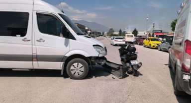 Baba ve kızı motosiklet kazasında yaralandı