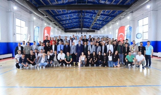 BUÜ Spor Oyunları’nda şampiyonlar kürsüye çıktı