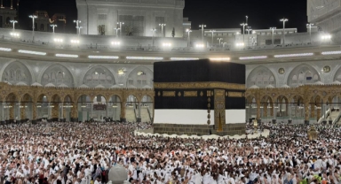 Hacı adayları akın akın Kabe-i Muazzama’ya koşuyor