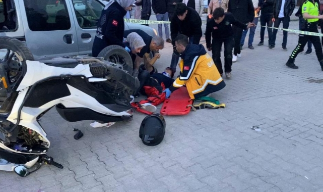 Hafif ticari araçla çarpışan motosikletteki 2 kişi yaralandı
