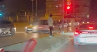 Ters şeride giren hafif ticari araç trafiği tehlikeye attı