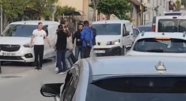 Trafikte döner bıçaklı kavga kamerada
