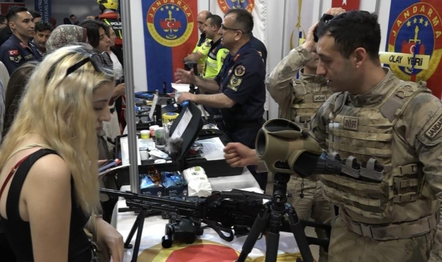 Uludağ Kariyer Fuarı'nda jandarma rüzgarı