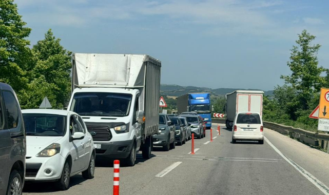 Arızalanan otomobil Yalova-Bursa karayolunu kitledi