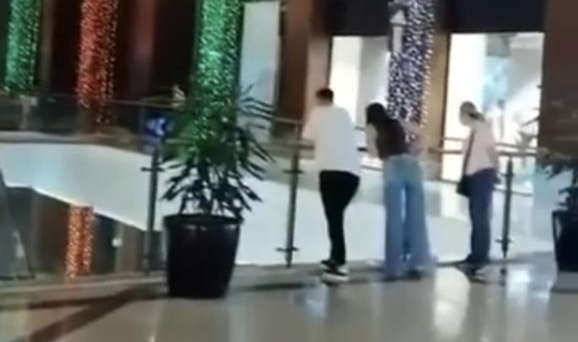 AVM'de yangın fıskiyeleri açıldı ortalık göle döndü