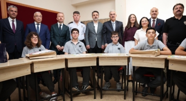 Başkan Vekili Biba öğrencilerin karne sevincine ortak oldu