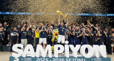 Basketbol Süper Ligi’nde şampiyon Fenerbahçe Beko kupasını aldı